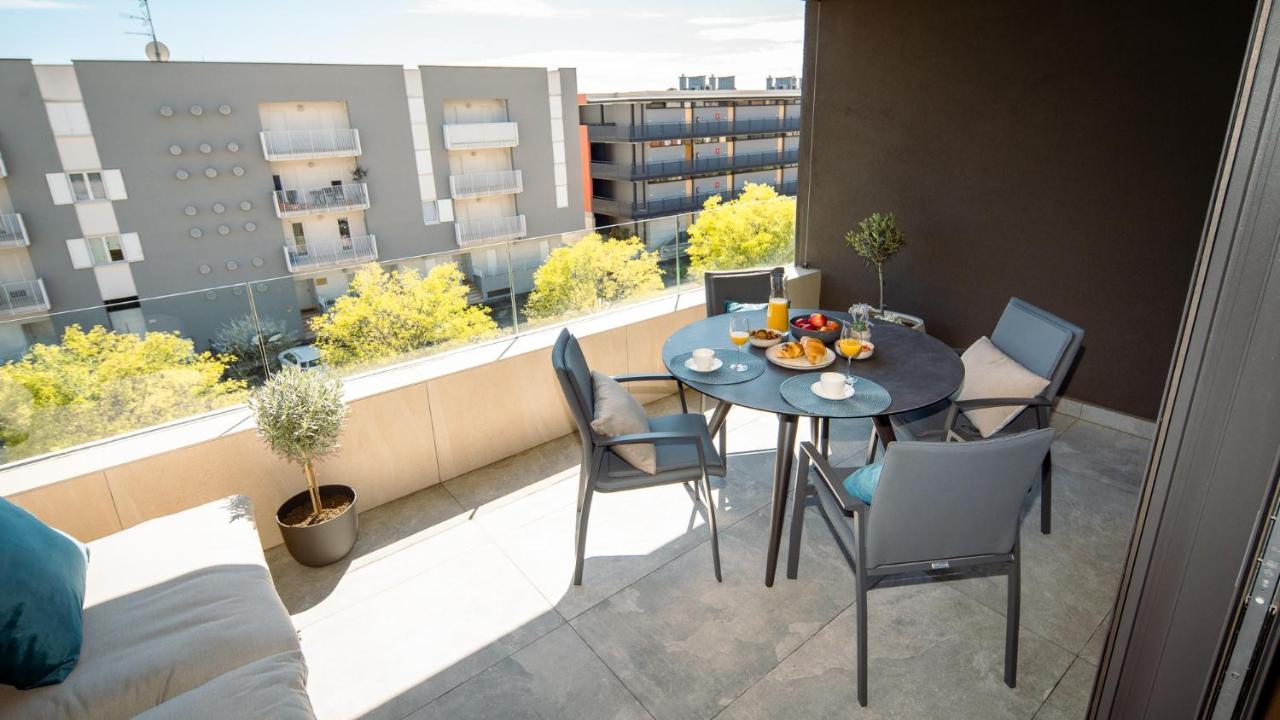Pr Premium Apartment ロヴィニ エクステリア 写真