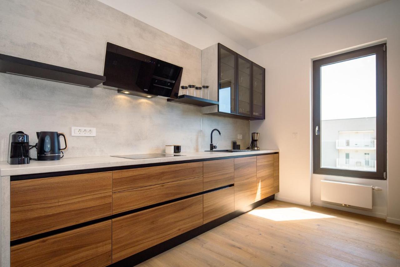 Pr Premium Apartment ロヴィニ エクステリア 写真