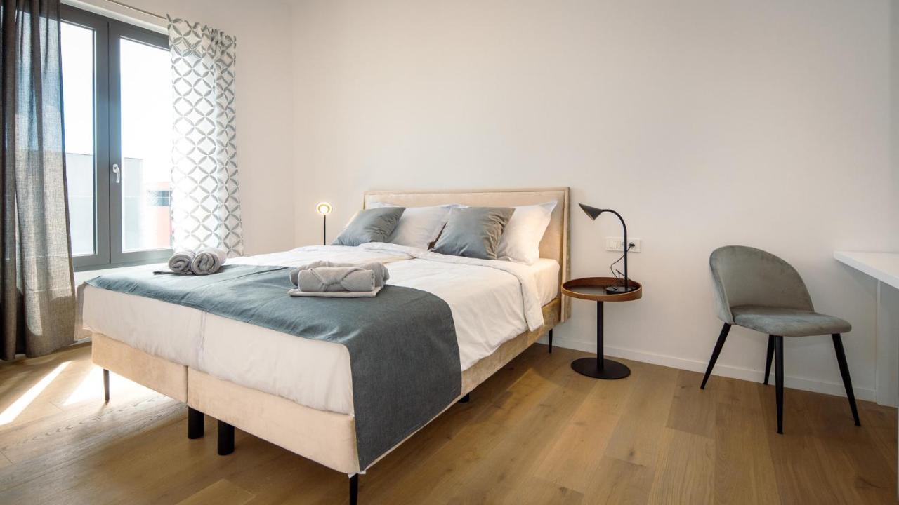 Pr Premium Apartment ロヴィニ エクステリア 写真