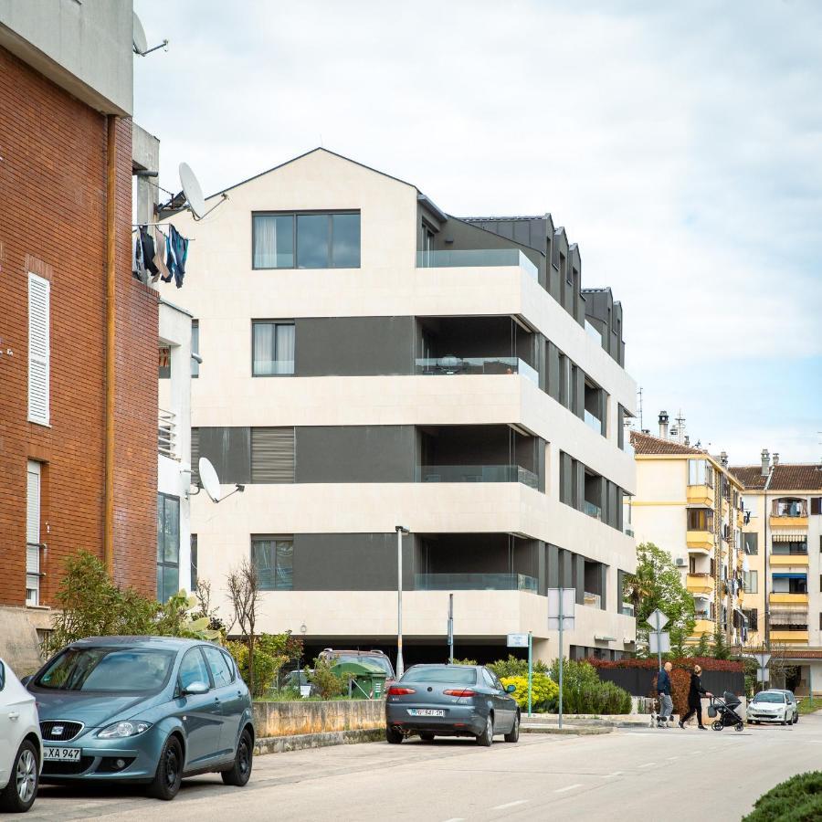 Pr Premium Apartment ロヴィニ エクステリア 写真