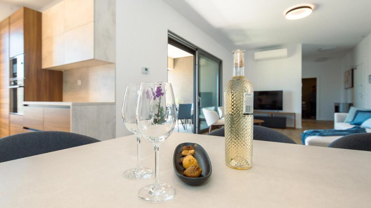 Pr Premium Apartment ロヴィニ エクステリア 写真