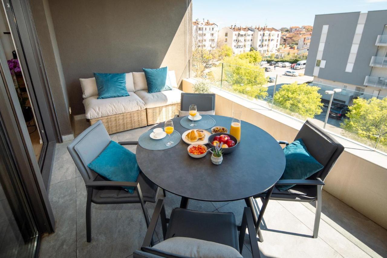 Pr Premium Apartment ロヴィニ エクステリア 写真