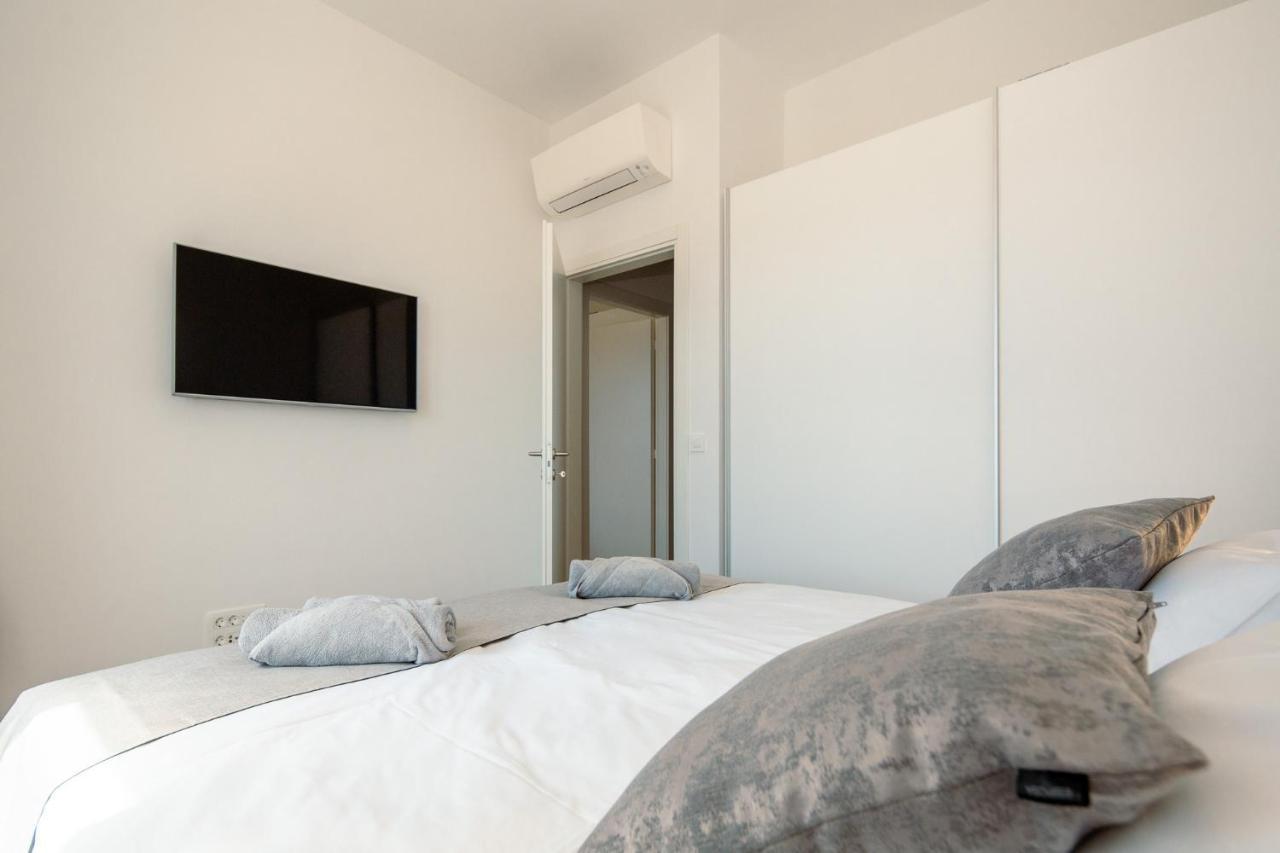 Pr Premium Apartment ロヴィニ エクステリア 写真