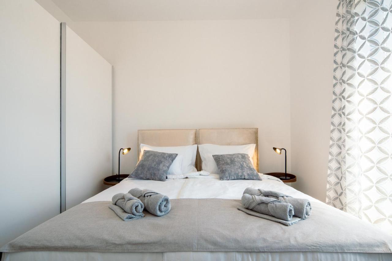 Pr Premium Apartment ロヴィニ エクステリア 写真