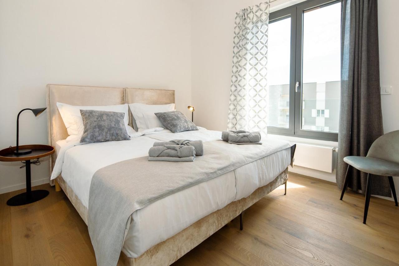 Pr Premium Apartment ロヴィニ エクステリア 写真
