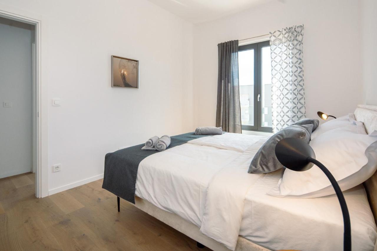 Pr Premium Apartment ロヴィニ エクステリア 写真